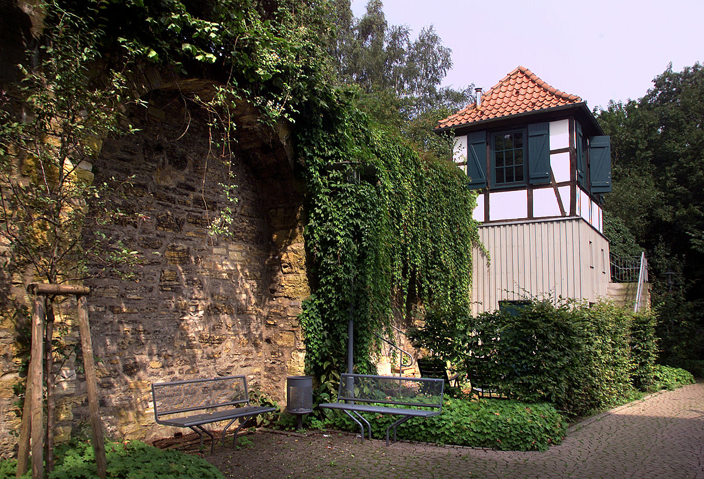 Fachwerkturm in einer Stadtmauer – das „kleinste Studentenwohnheim“ an der Universität Osnabrück