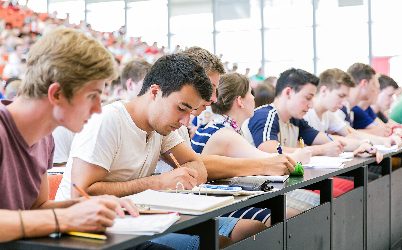 Studierende während einer Vorlesung im Hörsaal der TU Braunschweig