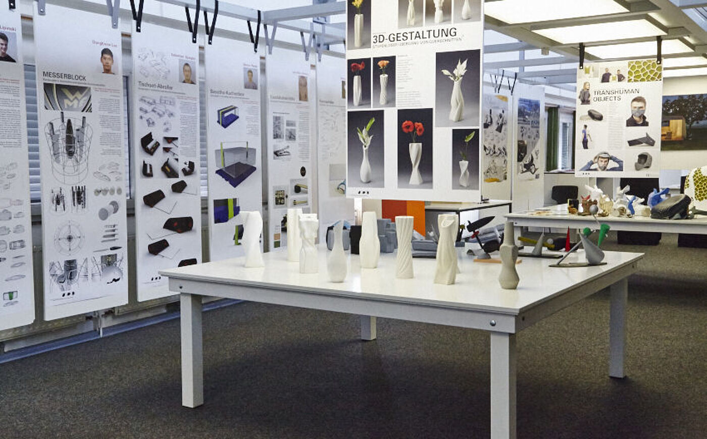 Verschiedene Design- und Kunstobjekte werden an der HBK Braunschweig präsentiert