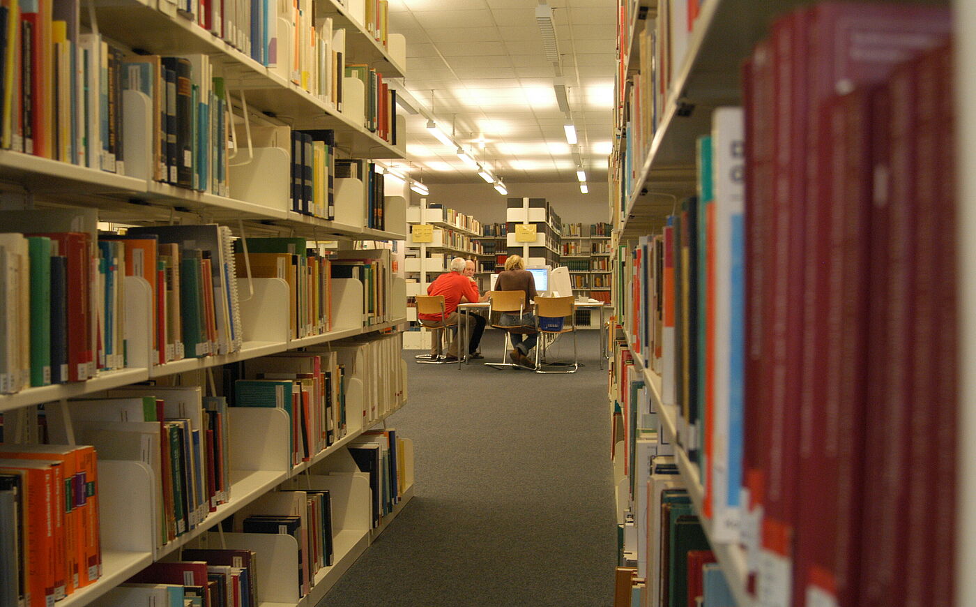 Studierende in der Bibliothek der Universität Hannover