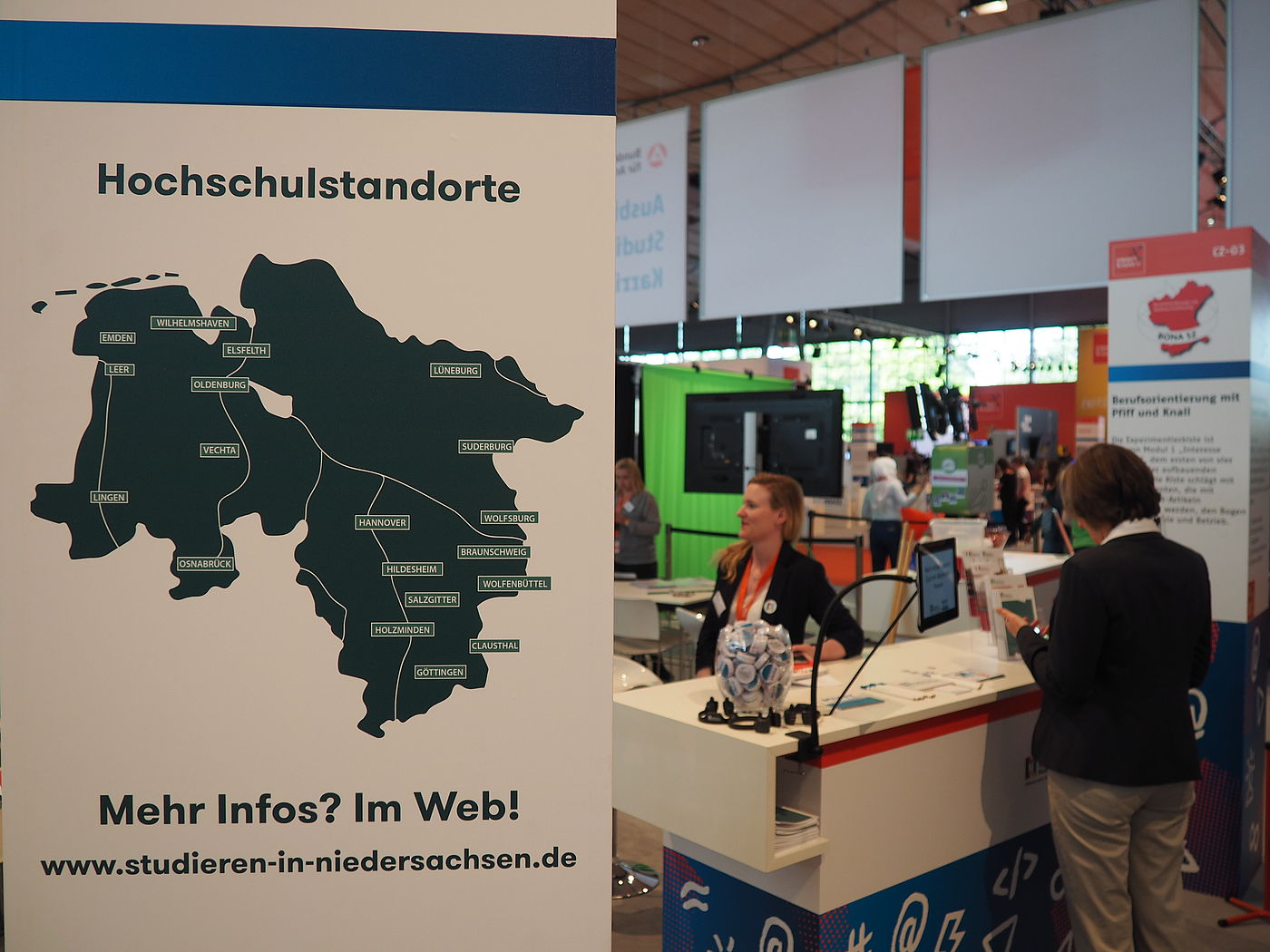 Landkarte von Niedersachsen am Stand von Studieren in Niedersachsen bei der Messe IdeenExpo
